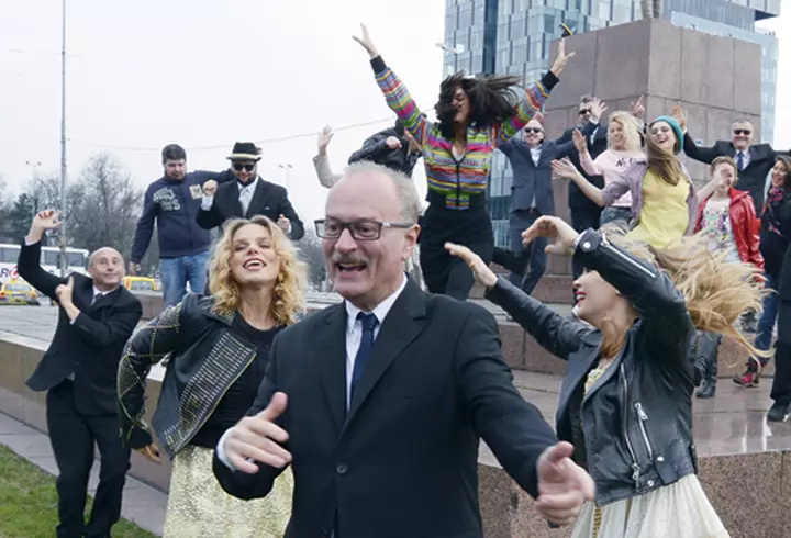 Back to school: 5 vedete se întorc în trecut