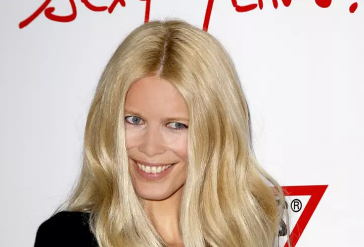 5 vedete cu operaţii estetice la vârste fragede  