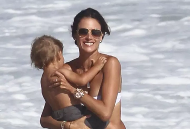 Sofia Anais, fetiţa Elenei Băsescu, a împlinit 1 an