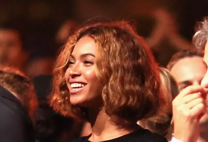 Lily James are silueta de invidiat a unei adevărate prinţese Disney