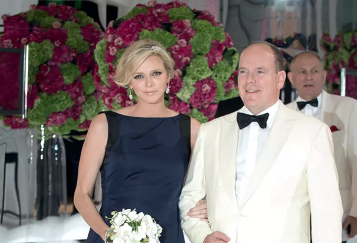 Cine este Rosamund Pike?