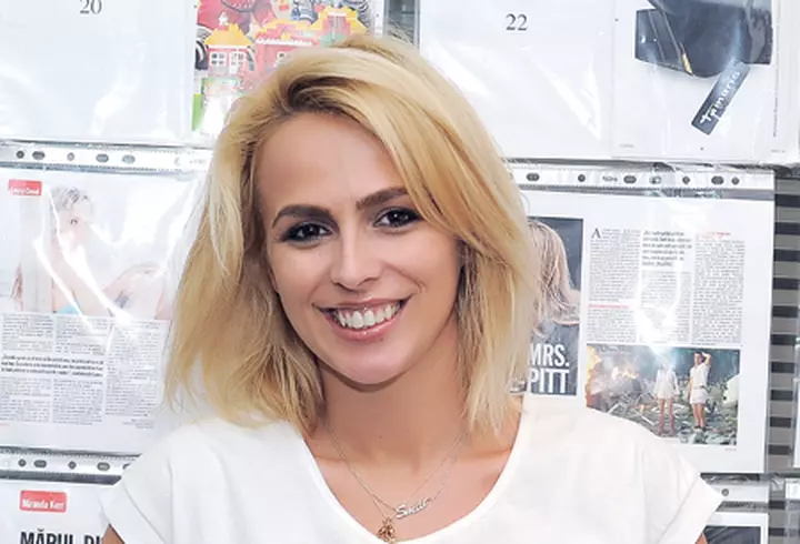 Alina Puşcaş – Aşteaptă un copil