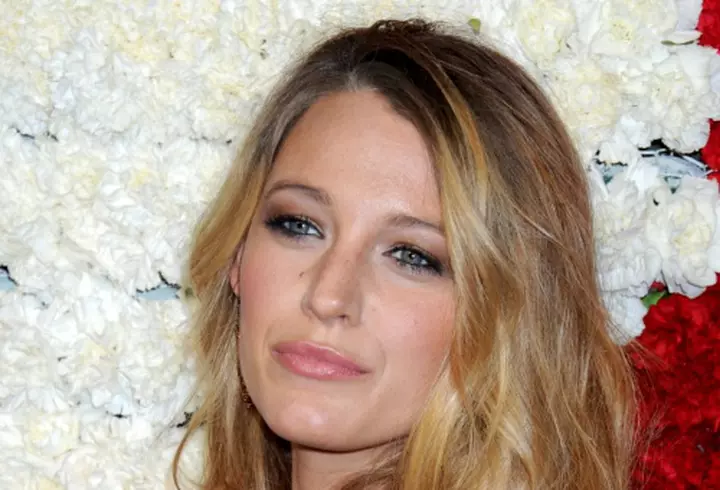 Lily James are silueta de invidiat a unei adevărate prinţese Disney