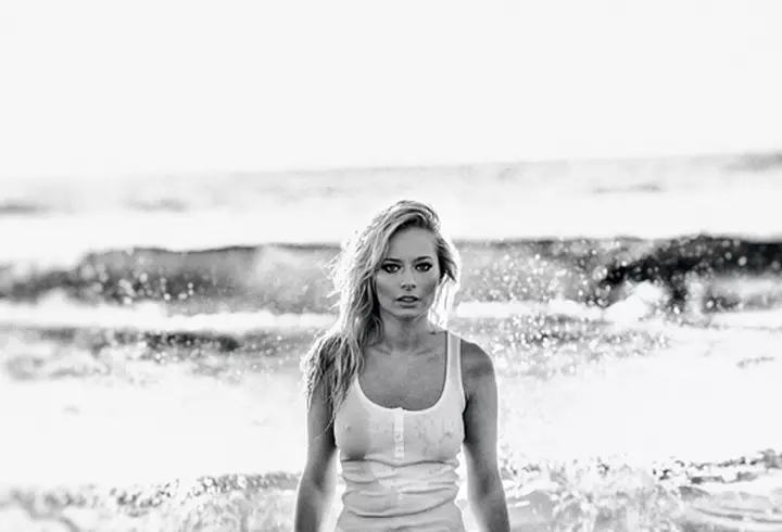 Cine este Rosamund Pike?