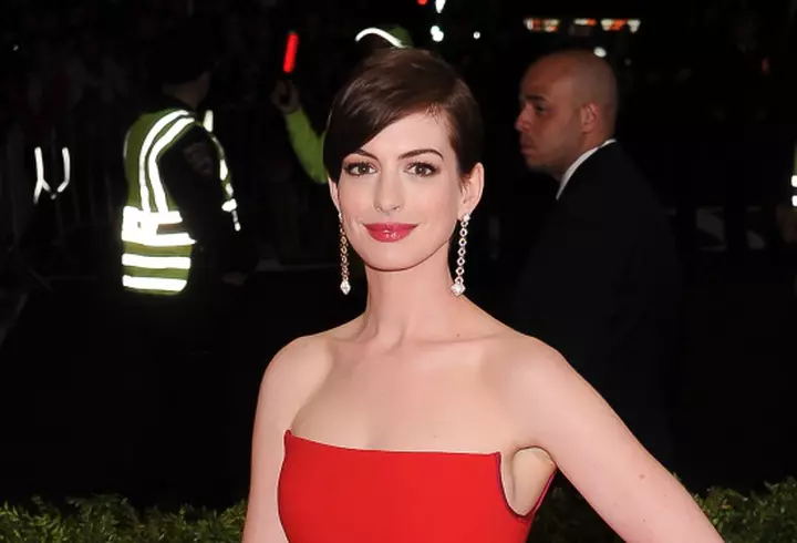 Cine este Rosamund Pike?