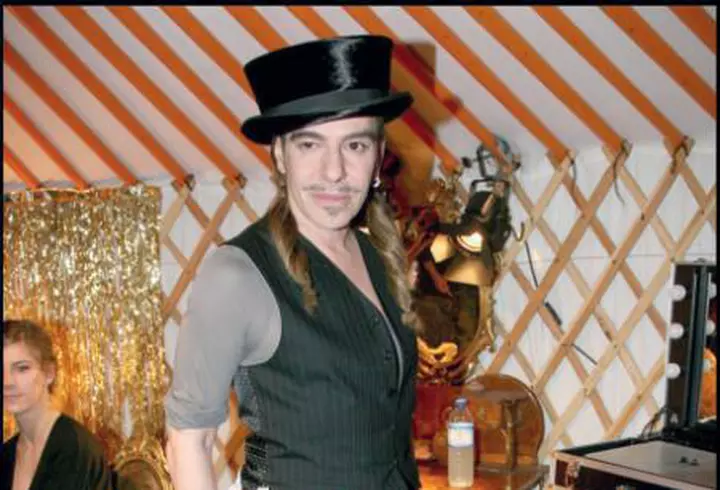 Cine este Rosamund Pike?