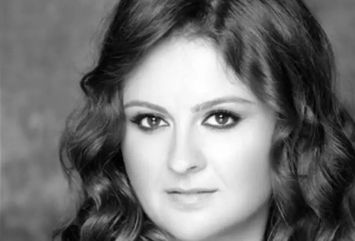 Alina Puşcaş – Aşteaptă un copil