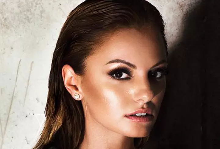 Lily James are silueta de invidiat a unei adevărate prinţese Disney