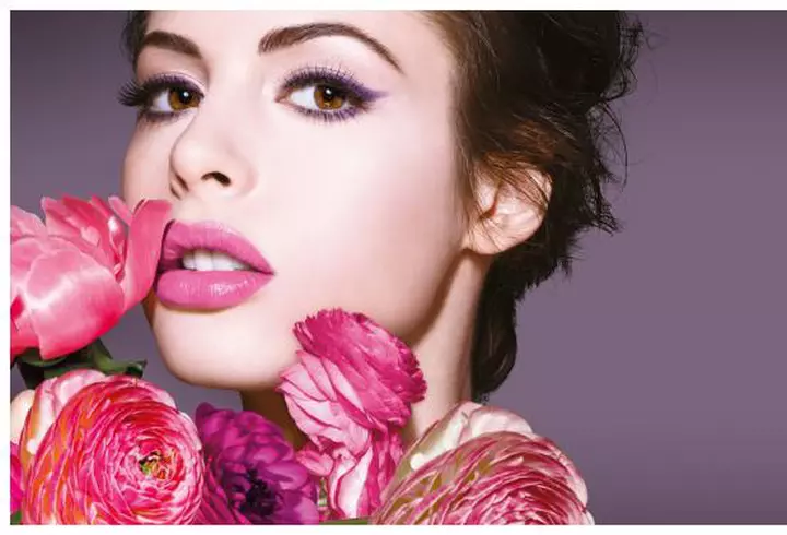 Lily James are silueta de invidiat a unei adevărate prinţese Disney