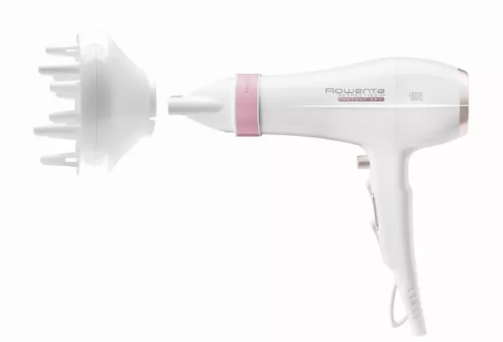 Noua colecţie de primăvară de la Pandora