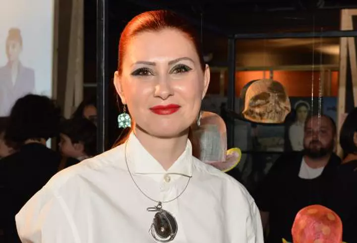 Vedete la o premieră cu cântec