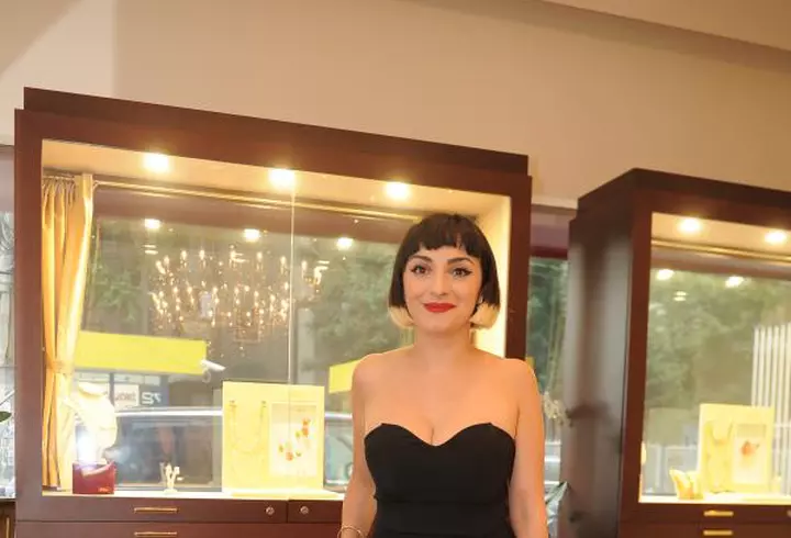 Vedete la o premieră cu cântec