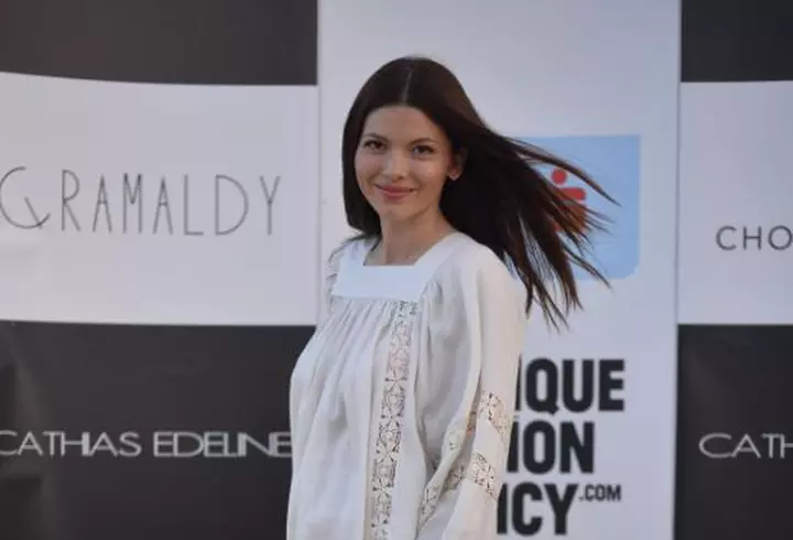 Vedete la o premieră cu cântec