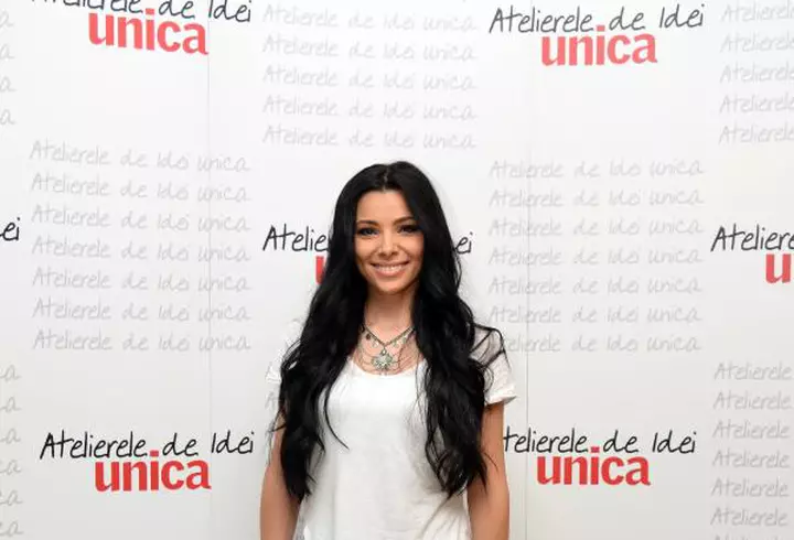 Vedete la o premieră cu cântec