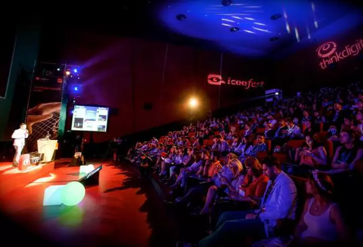 Iconic hot spot: La Fontana di Trevi