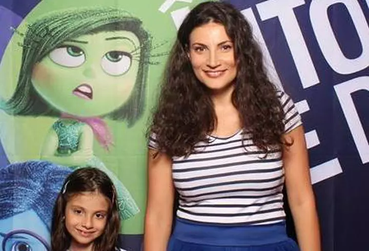 Vedete la o premieră cu cântec