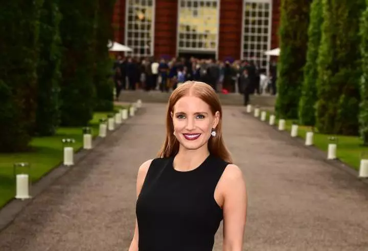 Vedete la o premieră cu cântec