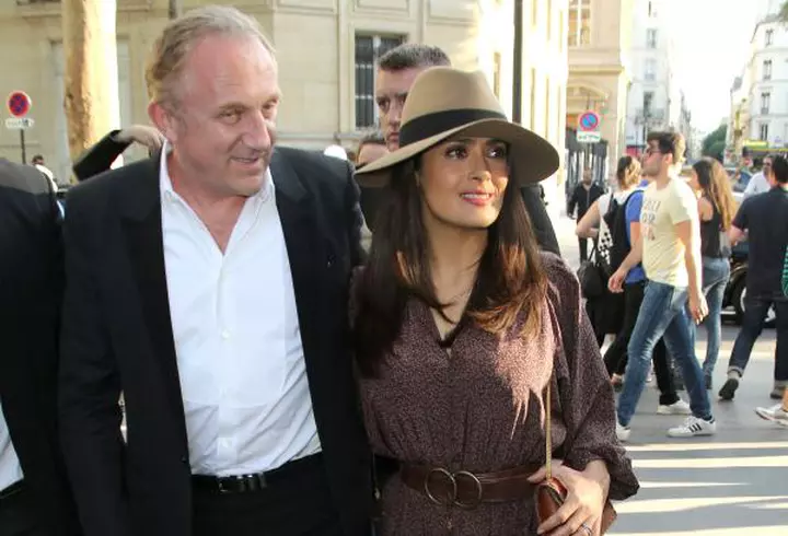 Vedete la o premieră cu cântec