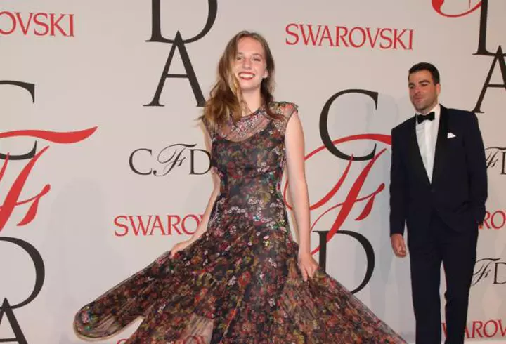 Iele urbane by Wilhelmina Arz, la a 5-a ediţie Femei pe Mătăsari