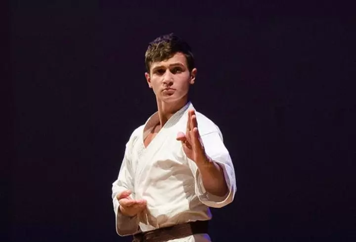 Miley Cyrus este bisexuală