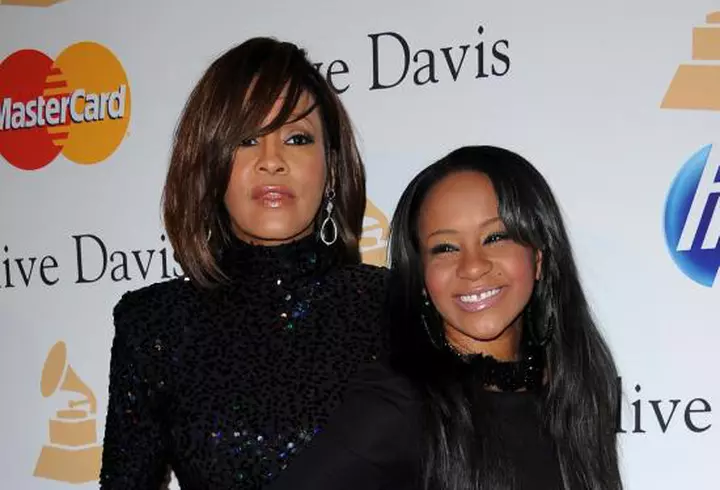 Miley Cyrus este bisexuală