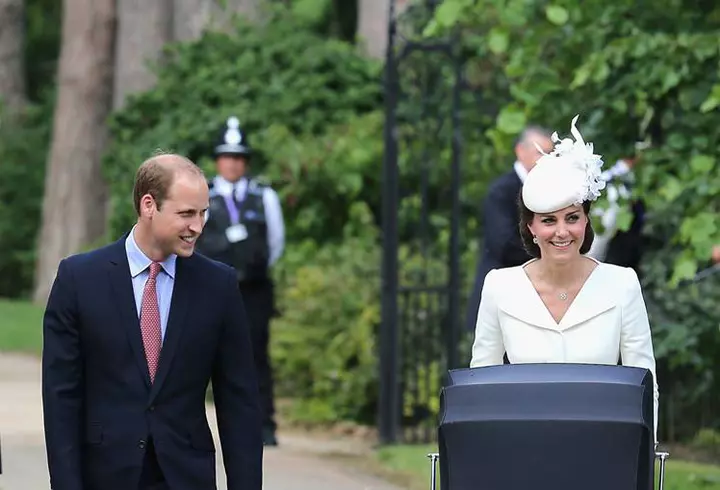 Vedete la o premieră cu cântec