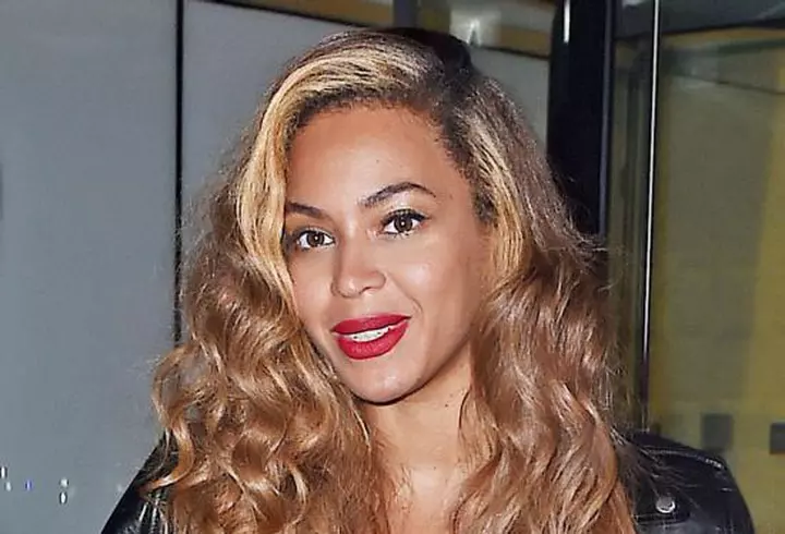 Miley Cyrus este bisexuală