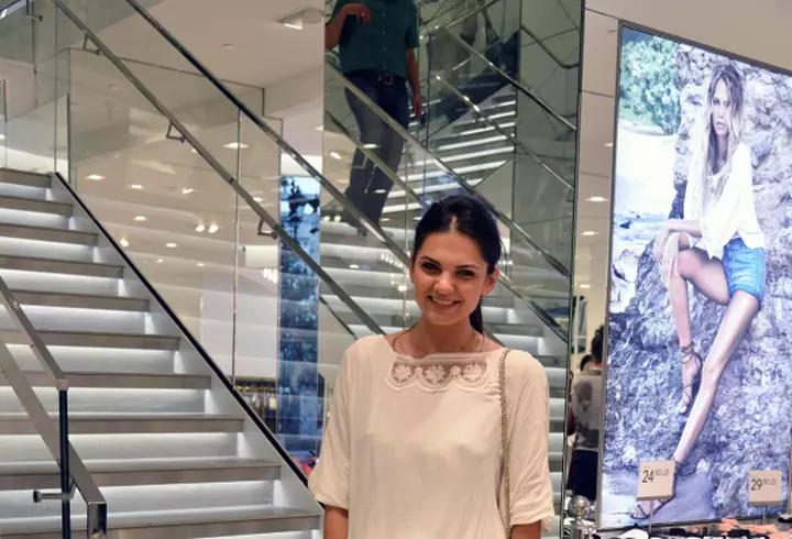 Vedete la o premieră cu cântec