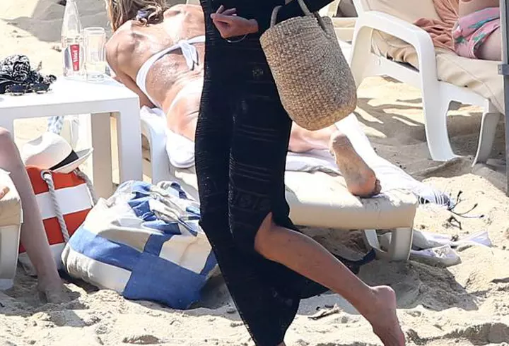 Jane Birkin renunţă la geanta care îi poarta numele