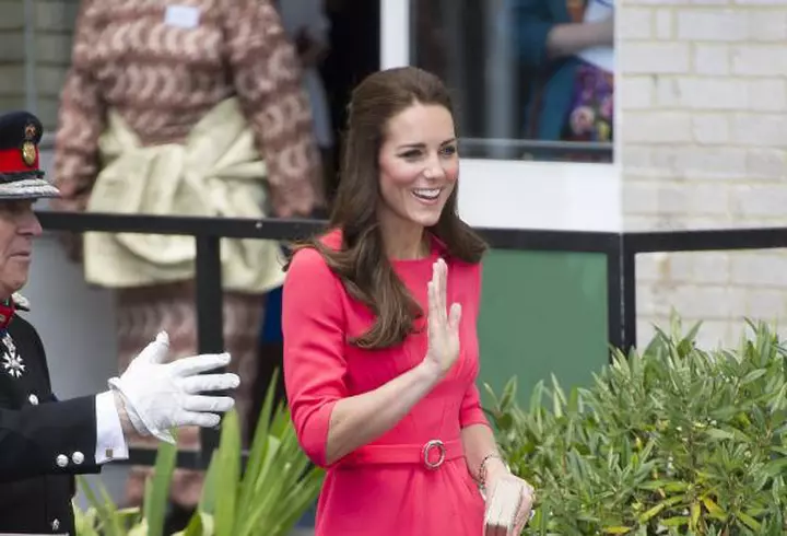 Secrete de frumuseţe ieftine şi ciudate folosite de vedete