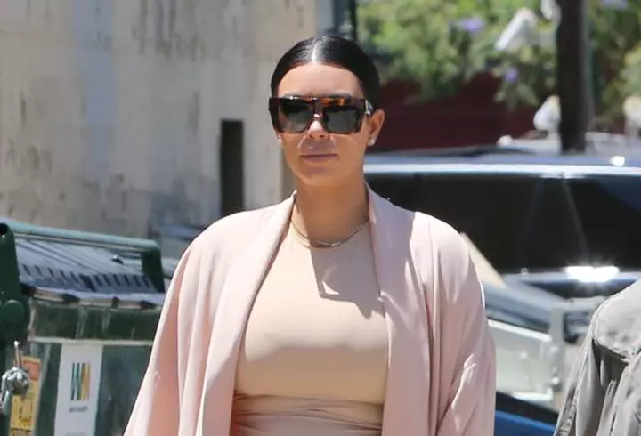 Chrissy Teigen – Goală pe coperta unei reviste