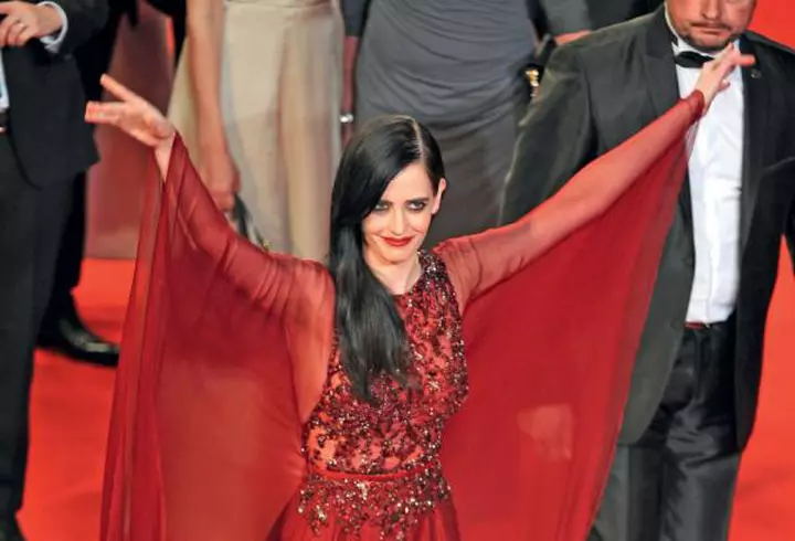 Amal Clooney – Cine e femeia în faţa căreia nu a rezistat nici cel mai celebru burlac