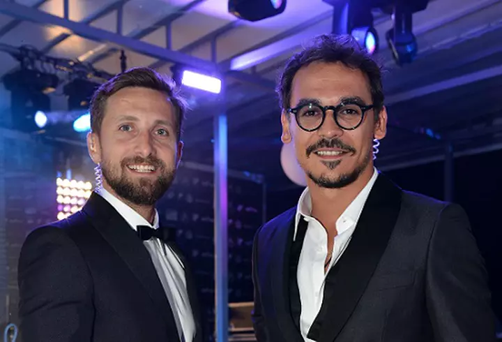 Benedict Cumberbatch – Decorat de Regină sub privirile pline de admiraţie ale soţiei lui