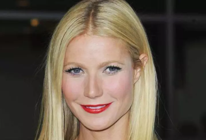 Andreea Ibacka – Cum prepară în casă loţiunea tonica cu aloe vera şi trandafir