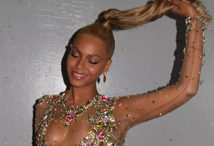 Kourtney Kardashian – Mamă sexy la Los Angeles