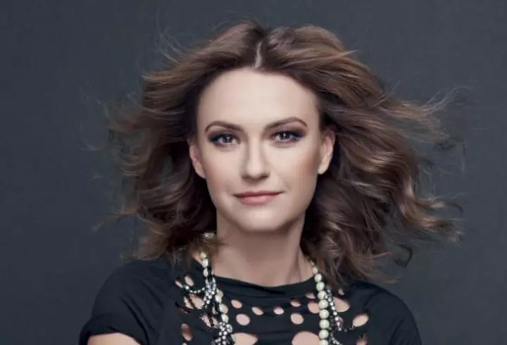 Andreea Ibacka – Cum prepară în casă loţiunea tonica cu aloe vera şi trandafir