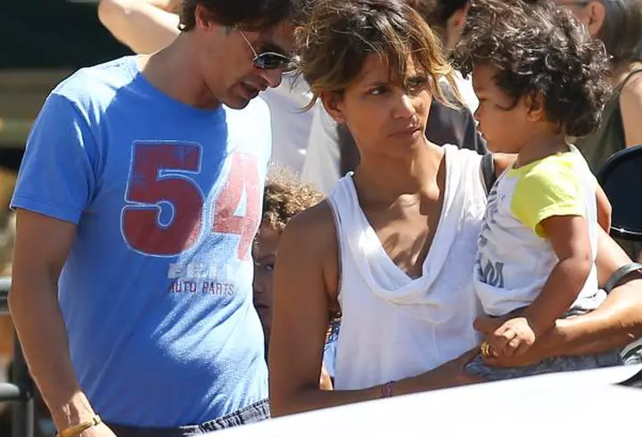 Kourtney Kardashian – Mamă sexy la Los Angeles