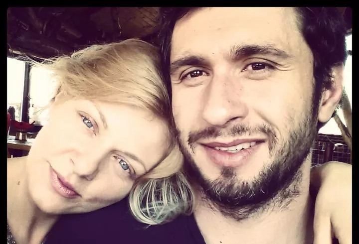 Jojo - Apariţie senzuală într-o little black dress