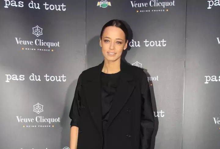 Benedict Cumberbatch – Decorat de Regină sub privirile pline de admiraţie ale soţiei lui