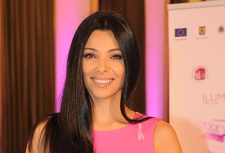 Benedict Cumberbatch – Decorat de Regină sub privirile pline de admiraţie ale soţiei lui