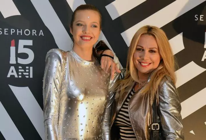 Andreea Ibacka – Cum prepară în casă loţiunea tonica cu aloe vera şi trandafir