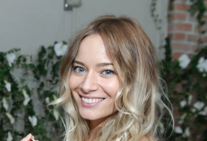 Benedict Cumberbatch – Decorat de Regină sub privirile pline de admiraţie ale soţiei lui