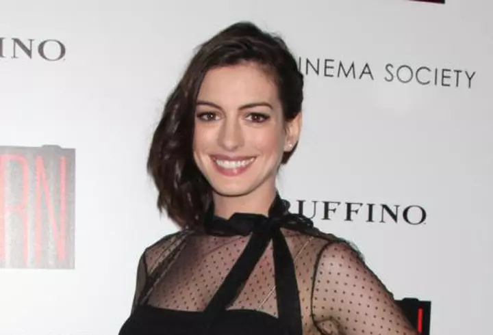 Jojo - Apariţie senzuală într-o little black dress