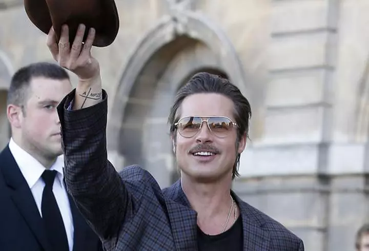 Jojo - Apariţie senzuală într-o little black dress