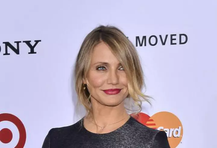 Jojo - Apariţie senzuală într-o little black dress