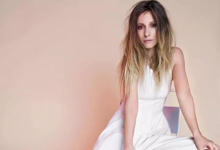 Alina Puşcaş – Nu aduce anul ce aduce barza