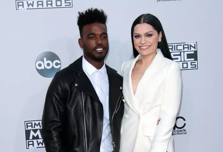 Jojo - Apariţie senzuală într-o little black dress