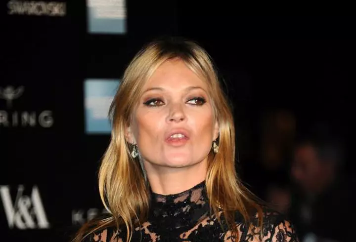 Jojo - Apariţie senzuală într-o little black dress