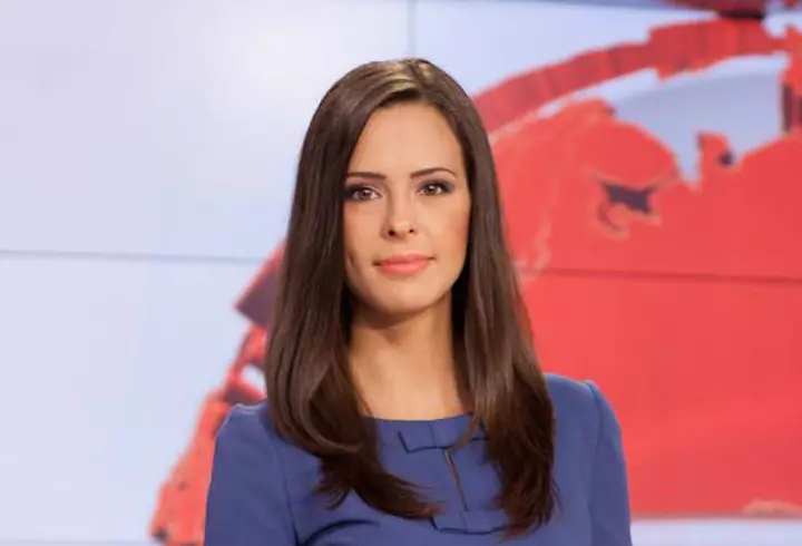 Andreea Ibacka – Cum prepară în casă loţiunea tonica cu aloe vera şi trandafir