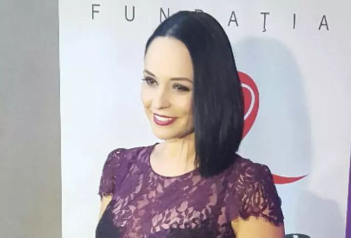 Benedict Cumberbatch – Decorat de Regină sub privirile pline de admiraţie ale soţiei lui